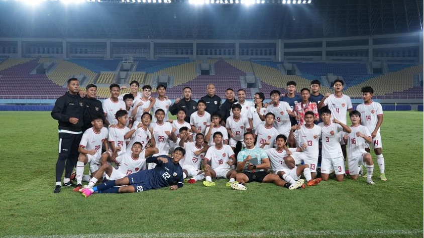 Nova Arianto Beserta Skuad Timnas Indonesia U-16 dan Jajaran Pelatih. (instagram.com/novaarianto30)